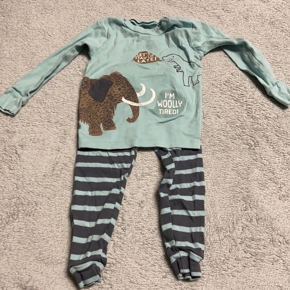 2 Carter’s Dinosaur Snug fit PJ sets - Picture 3 of 3
